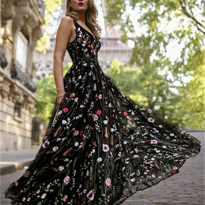 W&W Mode | Elegantes Abendkleid mit Blumenstickerei