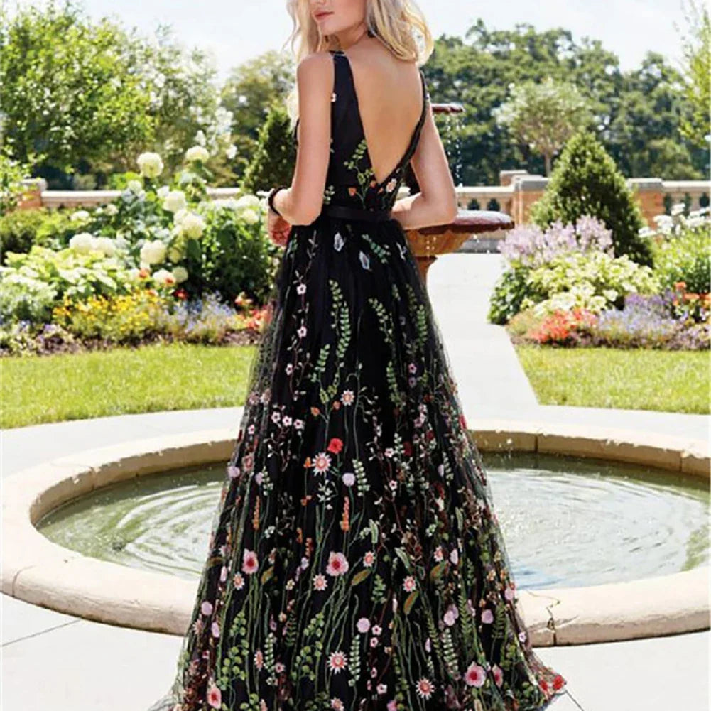 W&W Mode | Elegantes Abendkleid mit Blumenstickerei