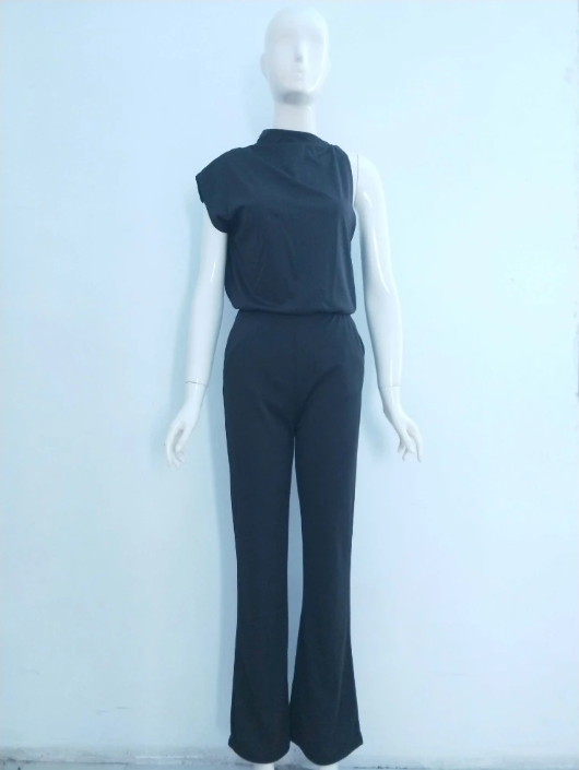 Vorderansicht eines stilvollen jumpsuits für damen