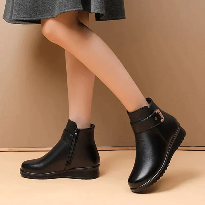 Orthopädischer Woll-Damenstiefel mit metallischer Schnalle