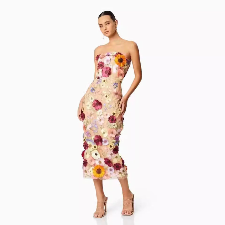 Damen Kleid mit floralem Stickdesign und elegantem körpernahen Schnitt W&W Mode