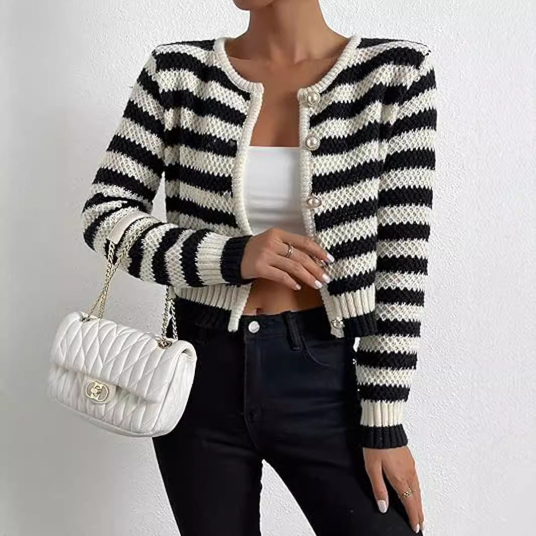 Damen gestreifte Strickjacke mit dekorativen Knöpfen W&W Mode