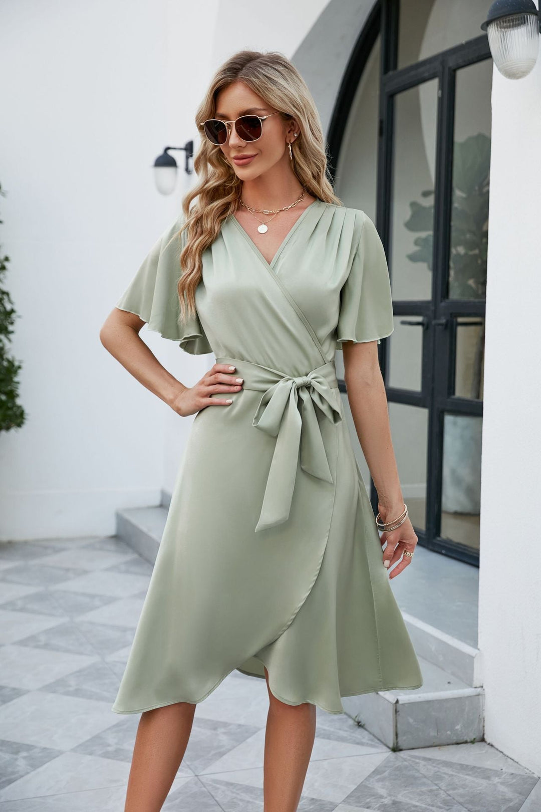W&W Mode | Satin V-Ausschnitt Taillenbetonendes Glockenärmel Sexy Kleid