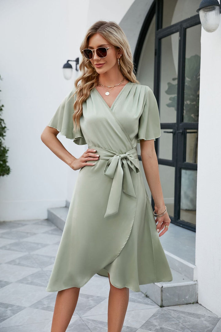 W&W Mode | Satin V-Ausschnitt Taillenbetonendes Glockenärmel Sexy Kleid