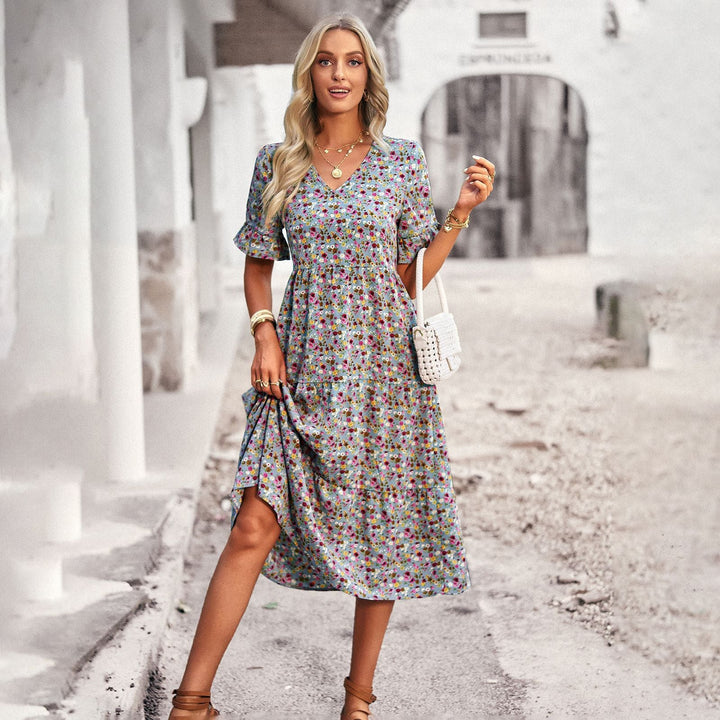 Damen Midi-Kleid mit floralem Muster und verspieltem V-Ausschnitt W&W Mode