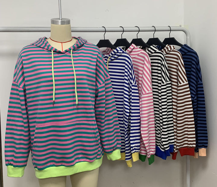 Damen gestreifter Kapuzenpullover mit stylischer Kängurutasche W&W Mode