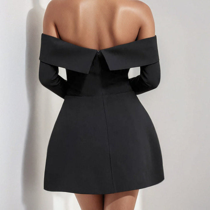 Damen Minikleid mit schulterfreiem Design und eleganten Taschen W&W Mode