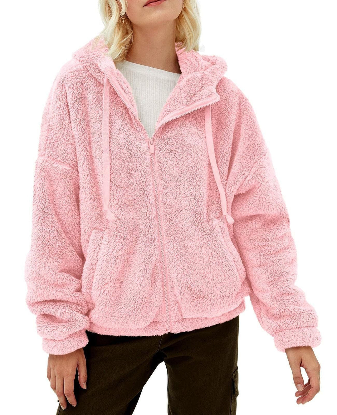 Damen Flauschige Kapuzenjacke mit praktischen Taschen und Reisverschluss W&W Mode