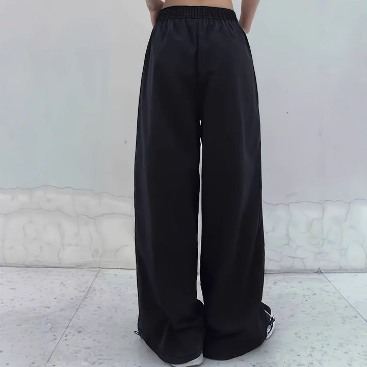 Damen Sportliche Weite Hose mit seitlichen Streifen und elastischem Bund W&W Mode