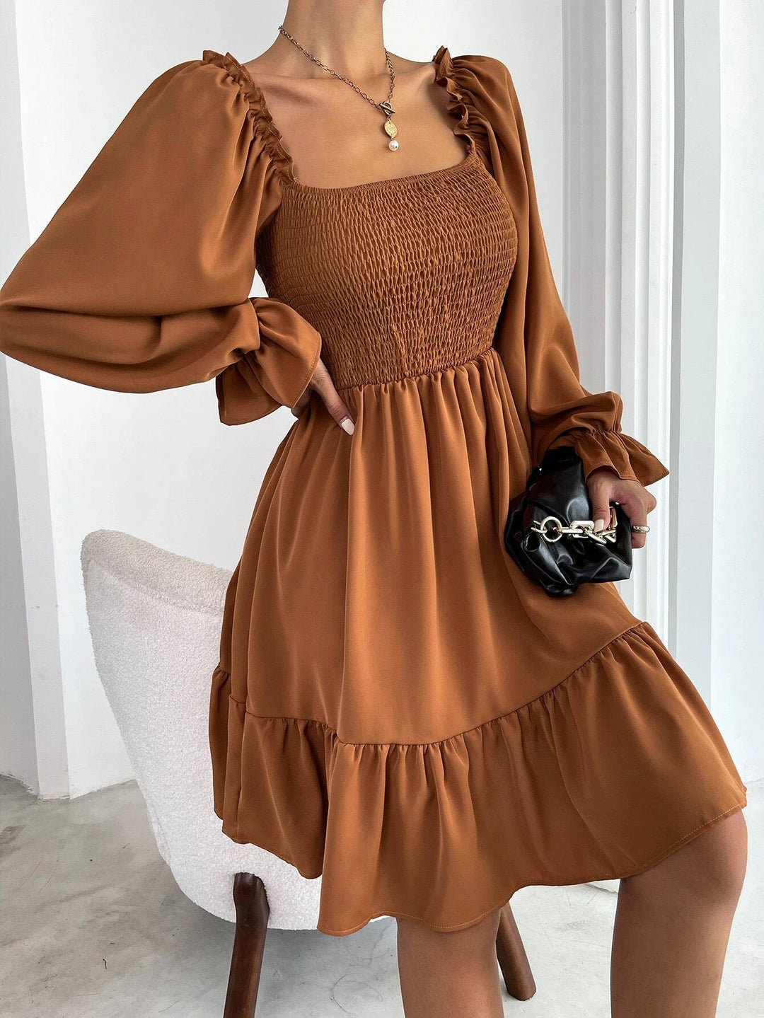 Damen eingearbeitetes Minikleid mit voluminösen Rüschenärmeln und Square-Neck W&W Mode