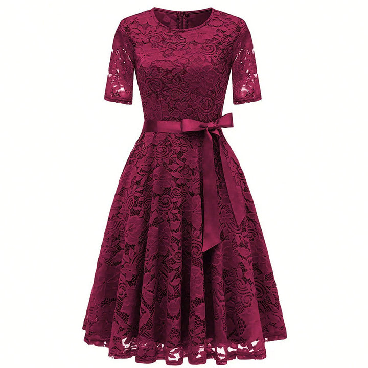 W&W Mode | Elegantes V-förmiges Spitzenabendkleid