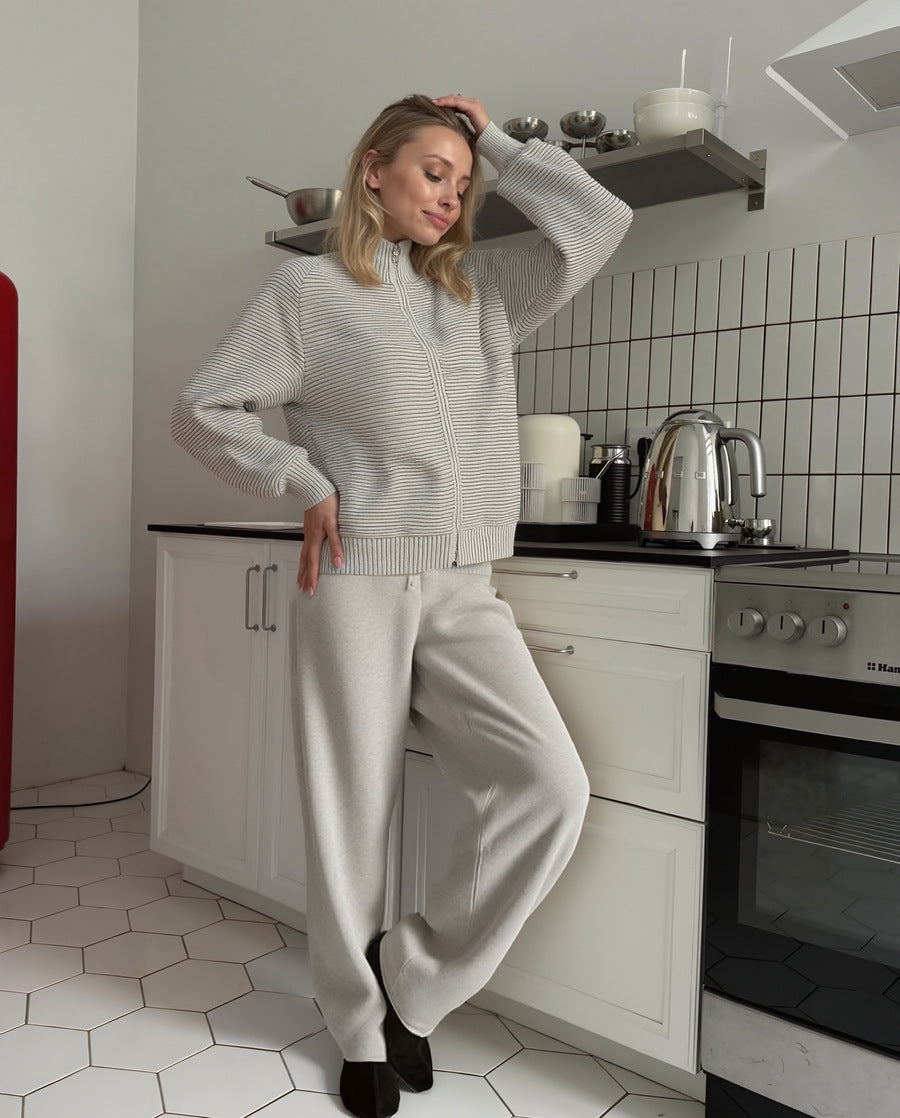 Damen Strickjacke mit hohem Kragen und durchgehendem Reißverschluss W&W Mode