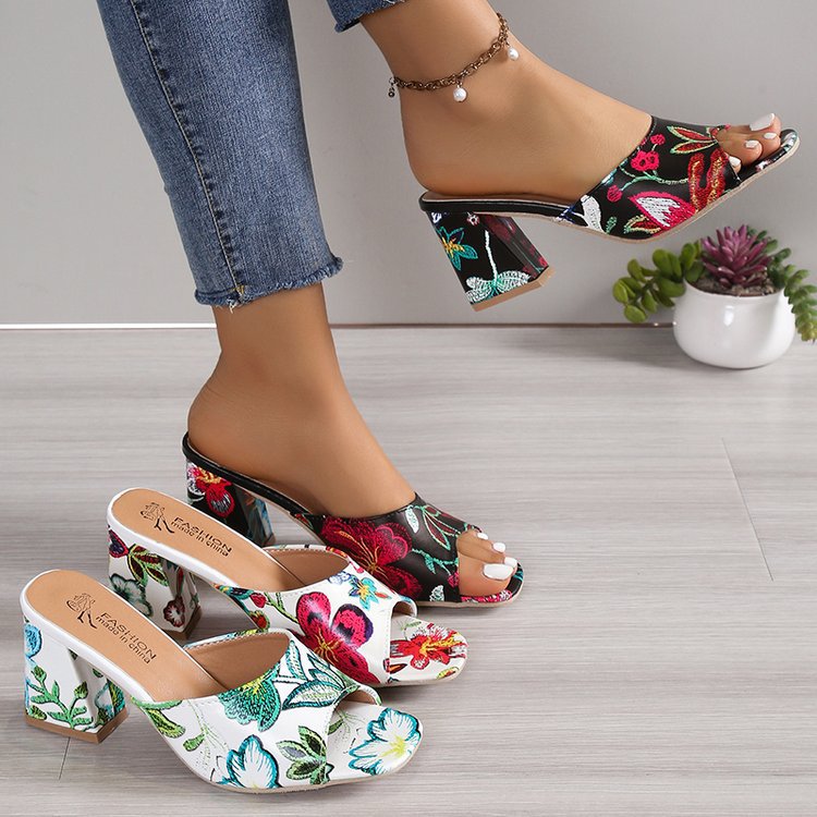 Damen Mules mit floralem Design und komfortablem Blockabsatz W&W Mode