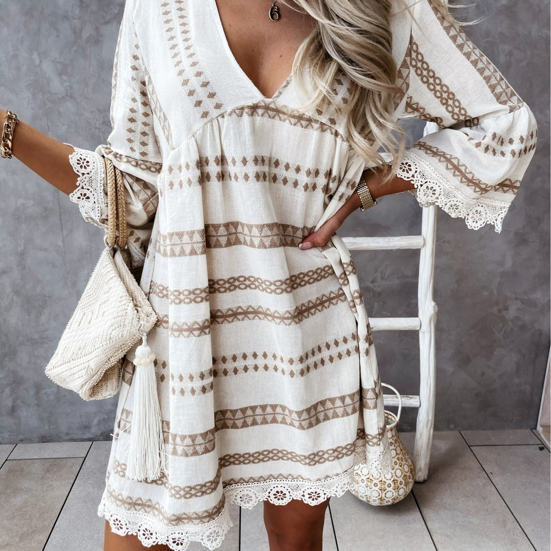 Damen lockeres Boho-Kleid mit Spitze und grafischem Muster W&W Mode