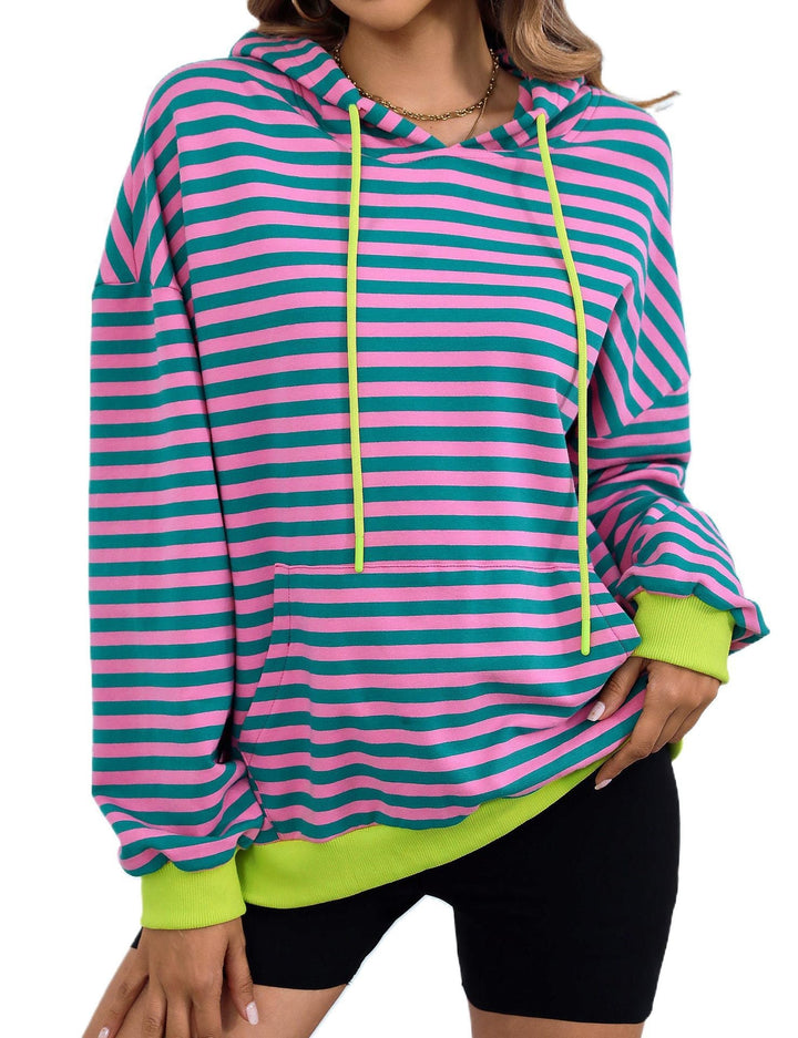 Damen gestreifter Kapuzenpullover mit stylischer Kängurutasche W&W Mode