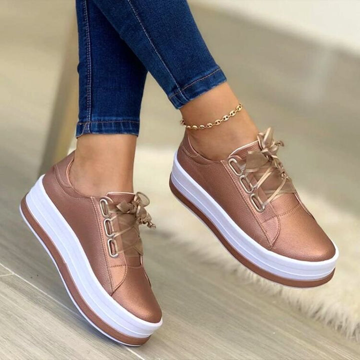 Damen komfortable Plateau-Sneaker mit elegantem Metallic-Obermaterial W&W Mode