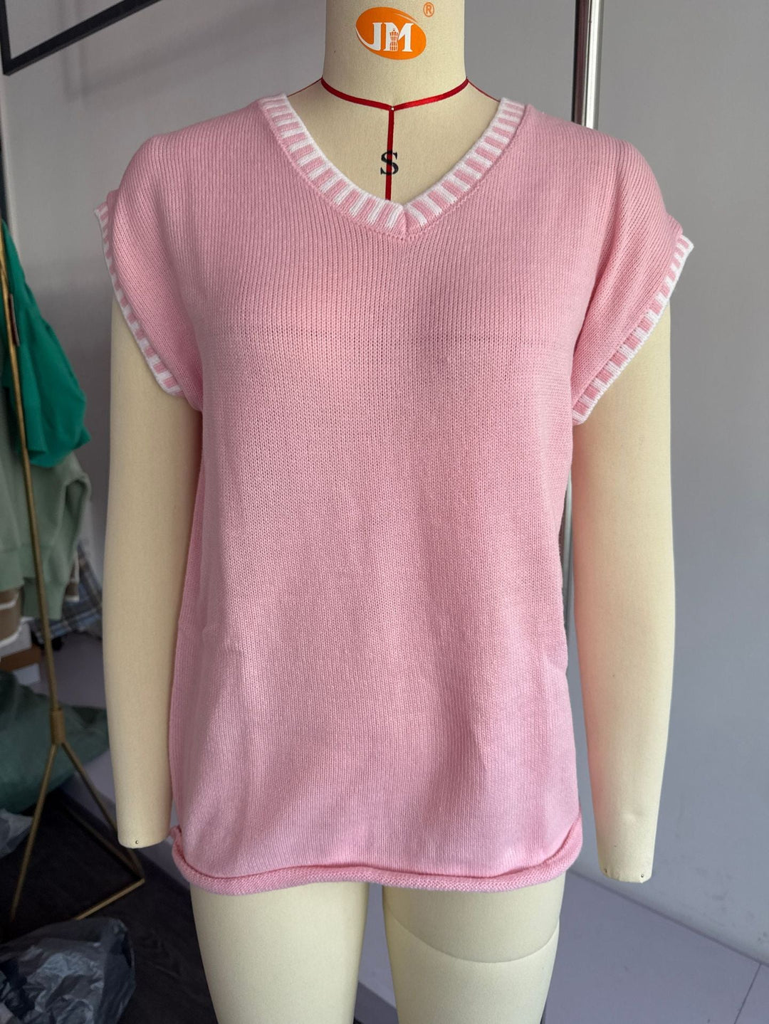 Damen lässiges Strickoberteil mit Dekorativem V-Ausschnitt und Kontrastdetails W&W Mode