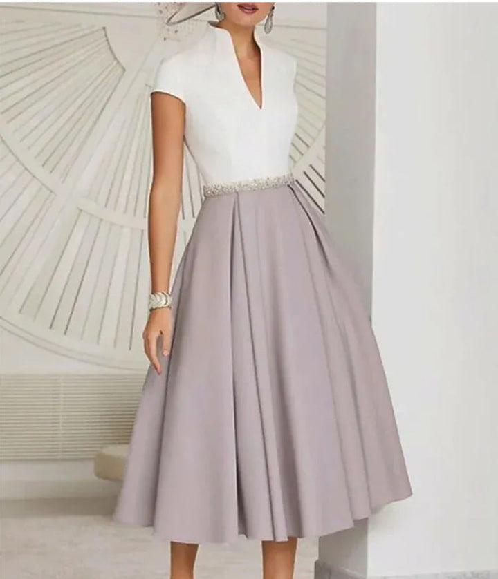 Damen Sommerkleid in Midi-Länge mit V-Ausschnitt und Farbblock-Details