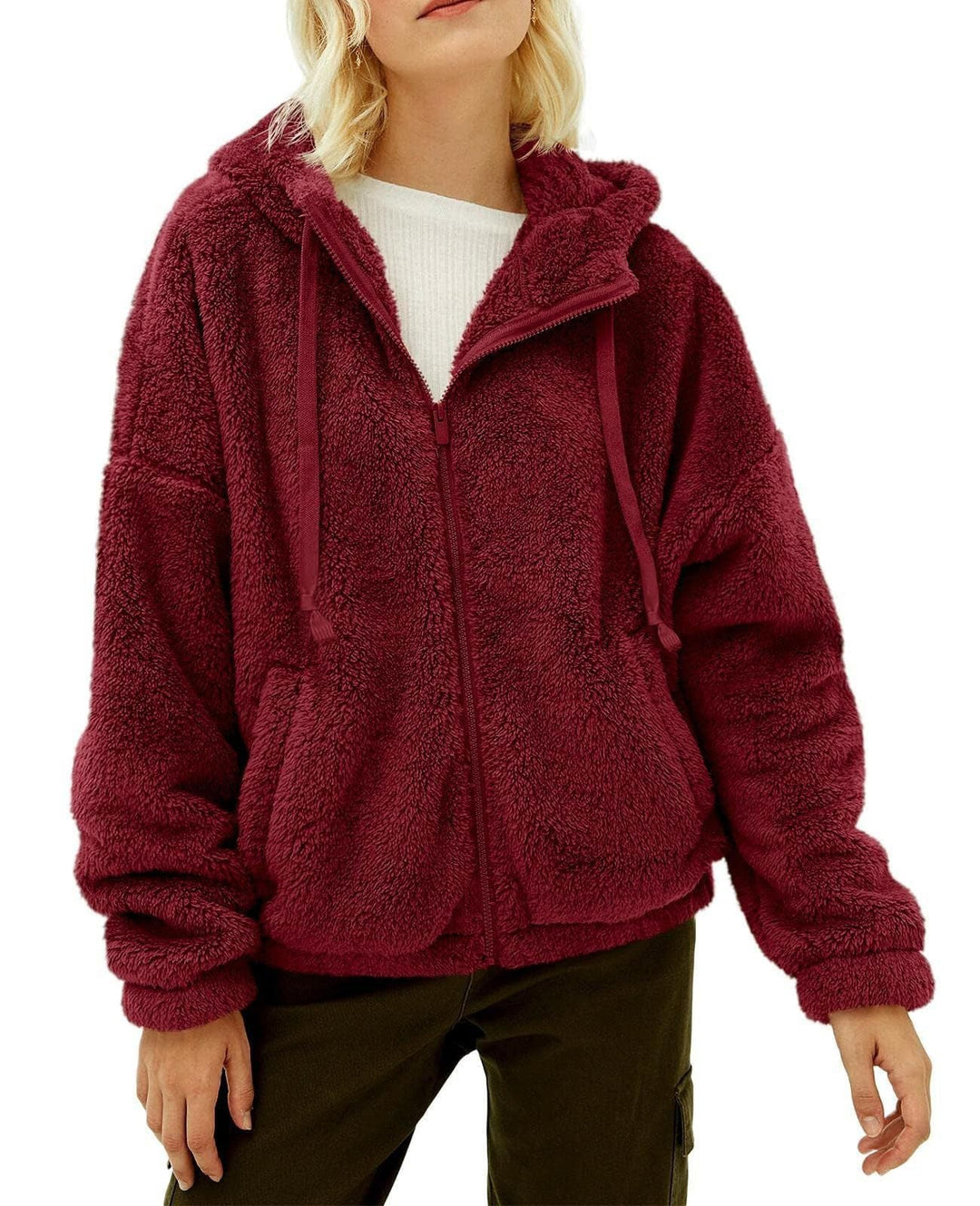 Damen Flauschige Kapuzenjacke mit praktischen Taschen und Reisverschluss W&W Mode