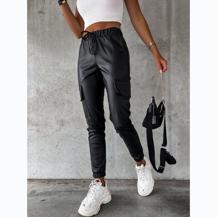 Damen Kunstleder Jogginghose mit praktischen Taschen und elastischem Bund W&W Mode