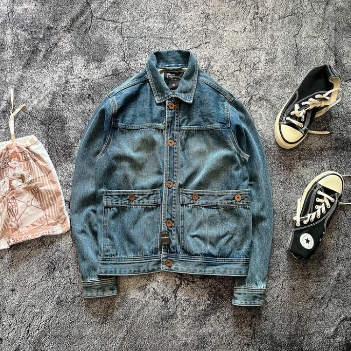 Herren Denimjacke mit aufgesetzten Taschen und modischen Knopfdetails W&W Mode