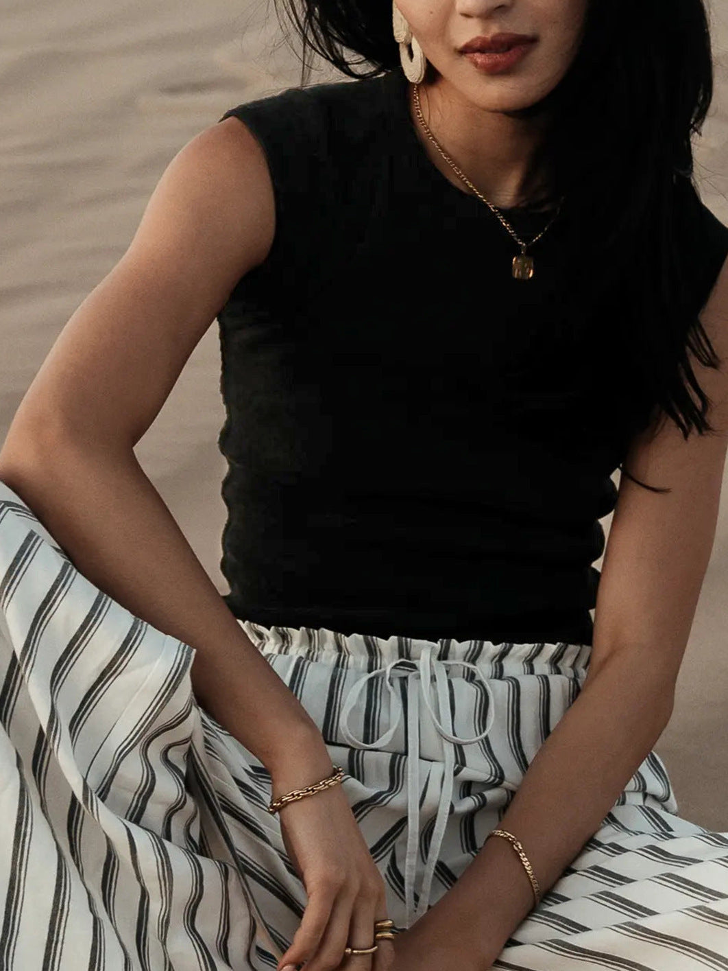 Damen ärmelloses Rippenshirt mit dekorativen Nähten W&W Mode