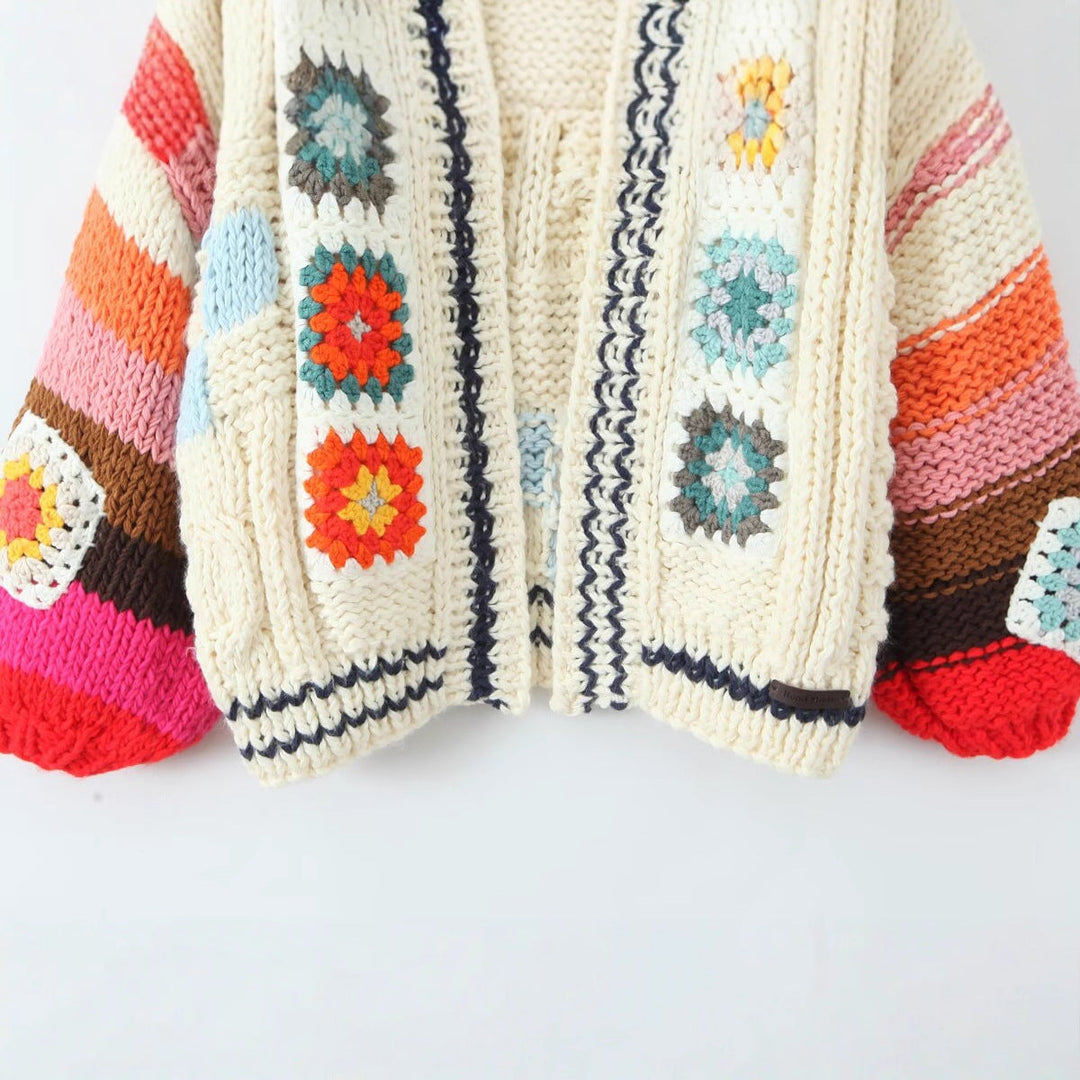 Damen modische Strickjacke mit bunten Häkelmotiven W&W Mode