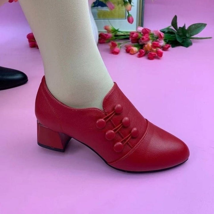Damen Elegante Heels mit dekorativen Knopfdetails und modernem Blockabsatz W&W Mode