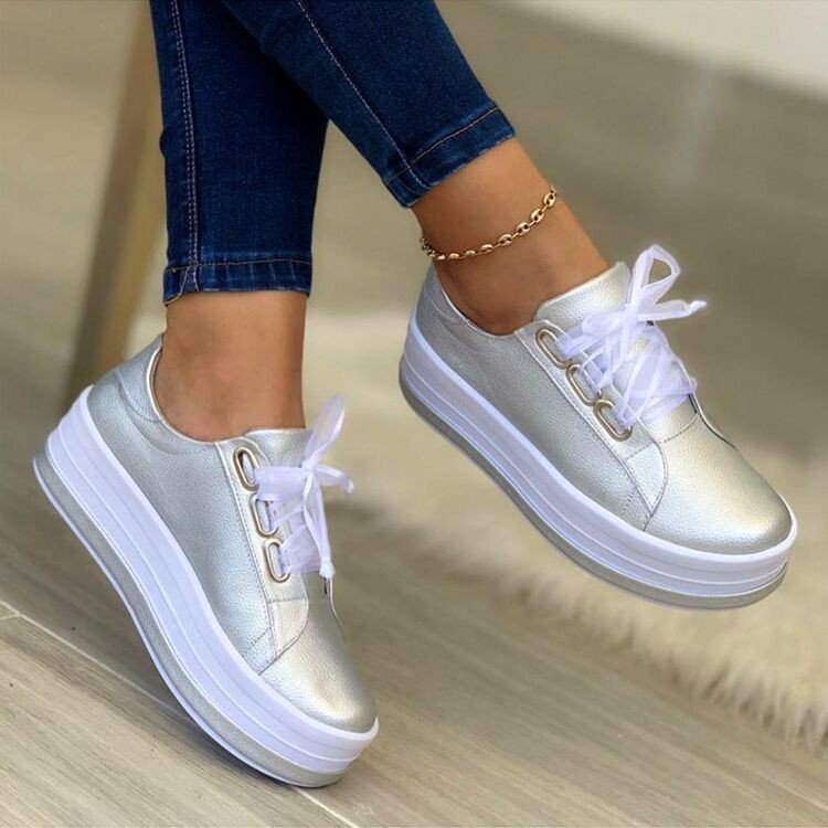 Damen komfortable Plateau-Sneaker mit elegantem Metallic-Obermaterial W&W Mode