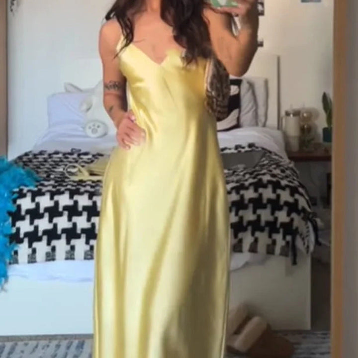 Damen Elegantes Maxikleid aus seidig glänzendem Material W&W Mode