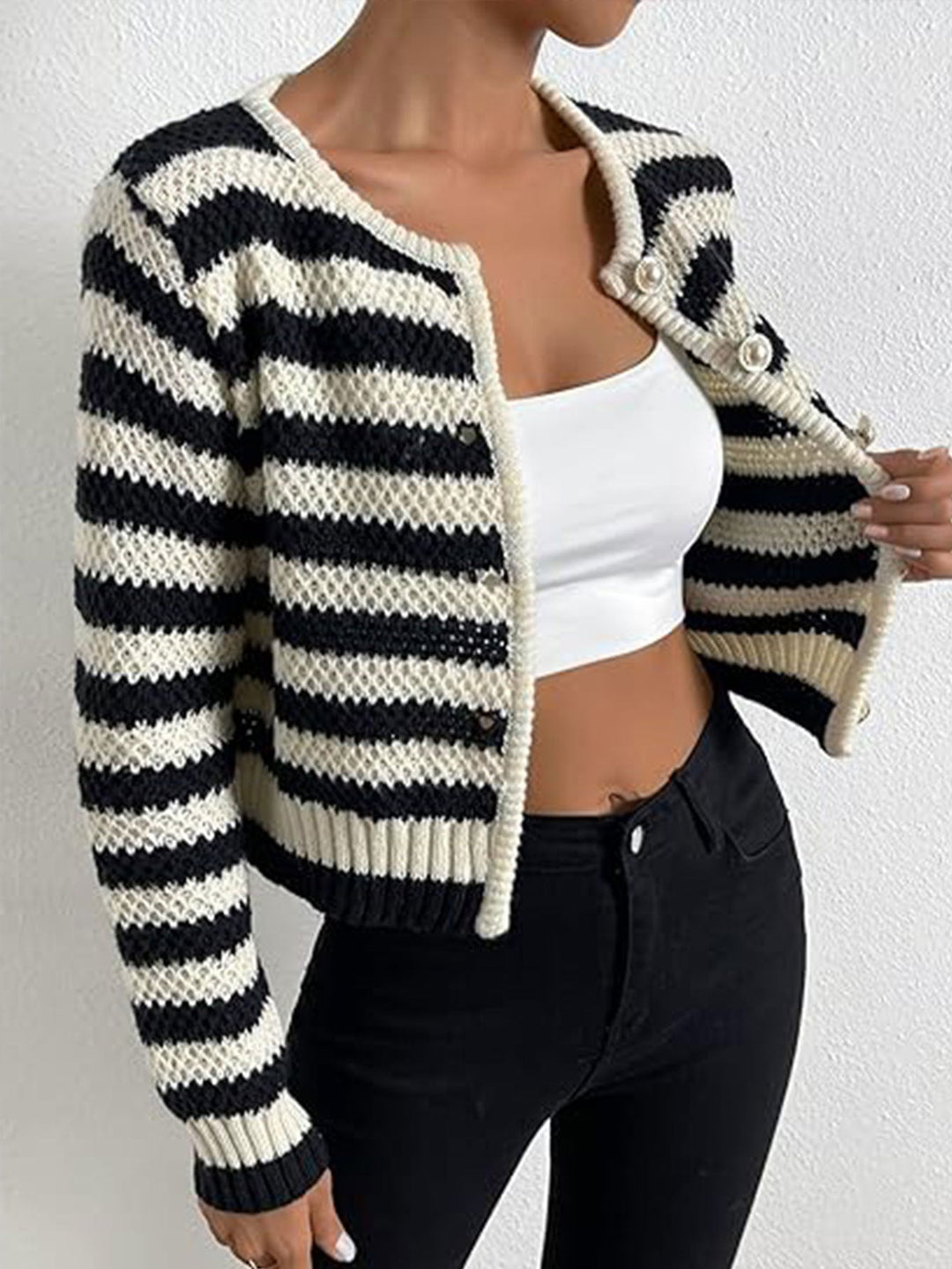 Damen gestreifte Strickjacke mit dekorativen Knöpfen W&W Mode