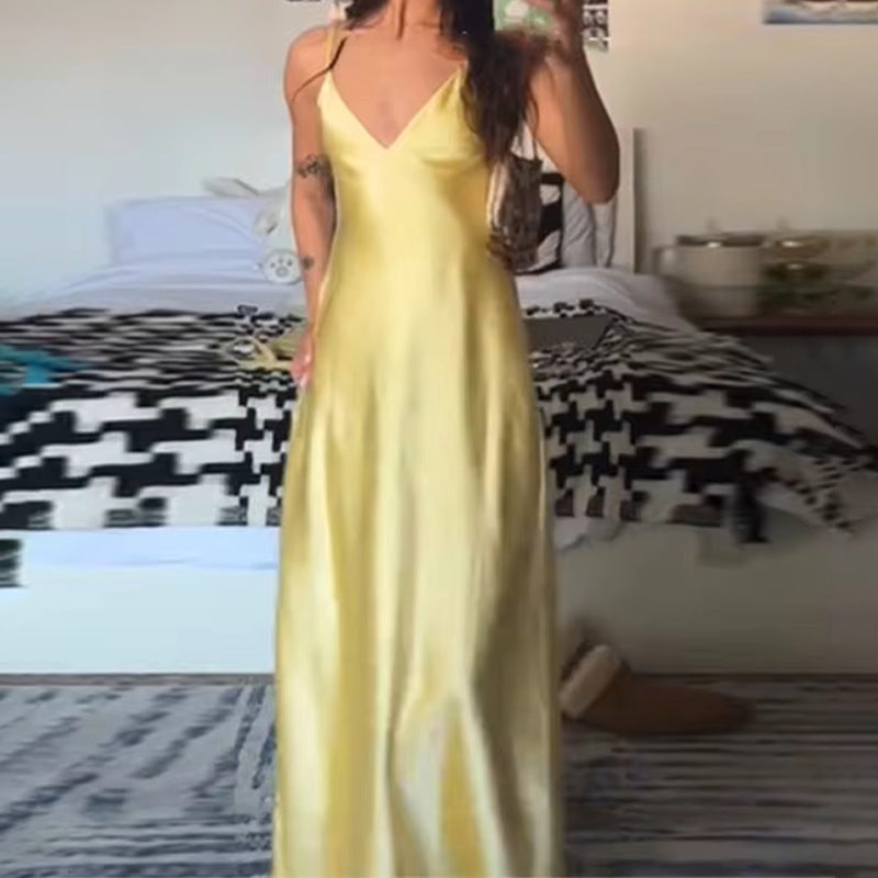 Damen Elegantes Maxikleid aus seidig glänzendem Material W&W Mode