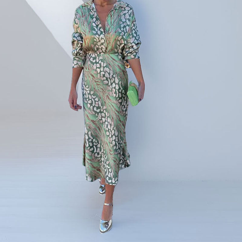 Damen seidiges Maxikleid mit elegantem Wickel-Design und schimmerndem Muster W&W Mode