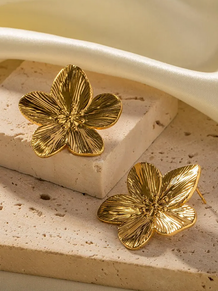 W&W Mode | Blossom Ohrringe Gold Mit Eleganten Blütenblättern