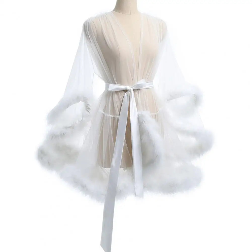 Damen Kleid aus transparentem Tüll mit Federsaum und Satinband