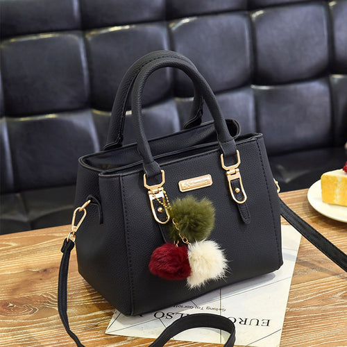 W&W Mode Damen-Tasche | Lederhandtasche mit 3 weichen Plüschbällen