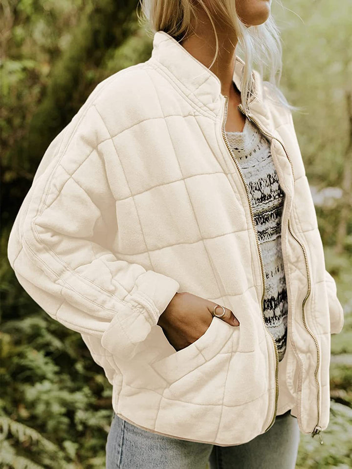 Damen-Steppjacke mit tailliertem Schnitt und praktischen Taschen