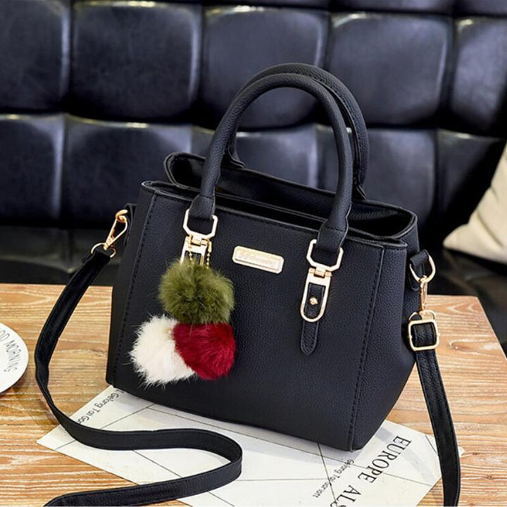 W&W Mode Damen-Tasche | Lederhandtasche mit 3 weichen Plüschbällen