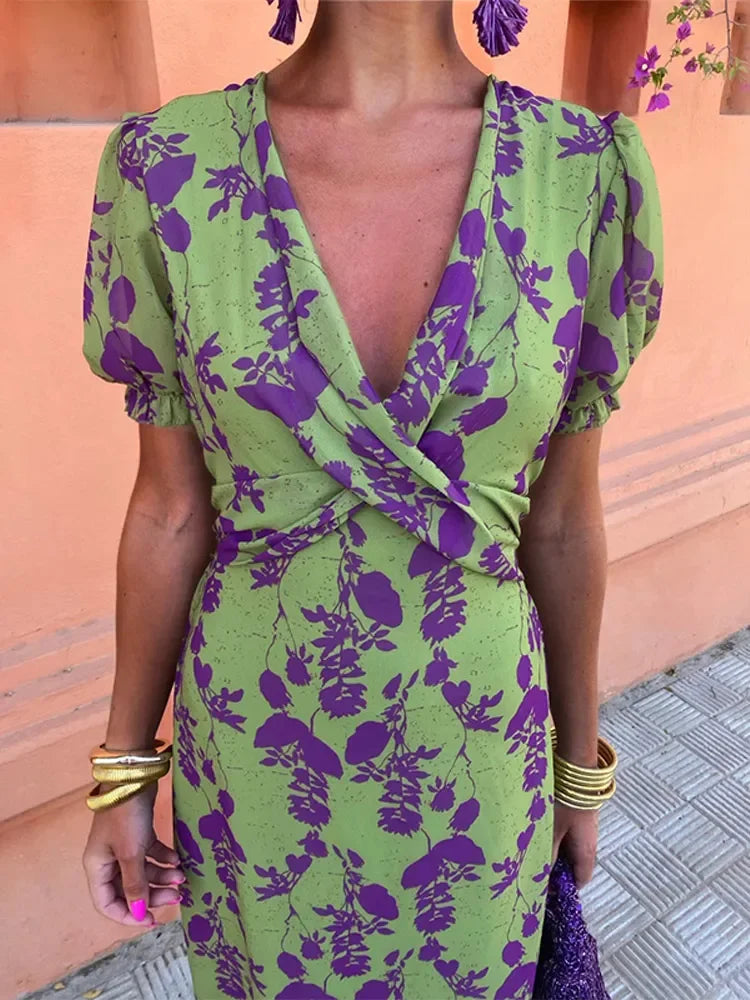 Leichtes Sommerkleid mit Blumenmuster und V-Ausschnitt für den Alltag | W&W Mode