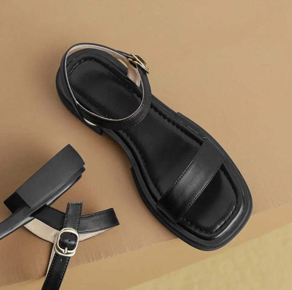Elegante Flache Sandalen