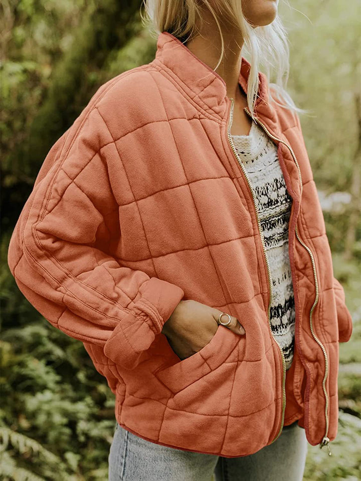 Damen-Steppjacke mit tailliertem Schnitt und praktischen Taschen