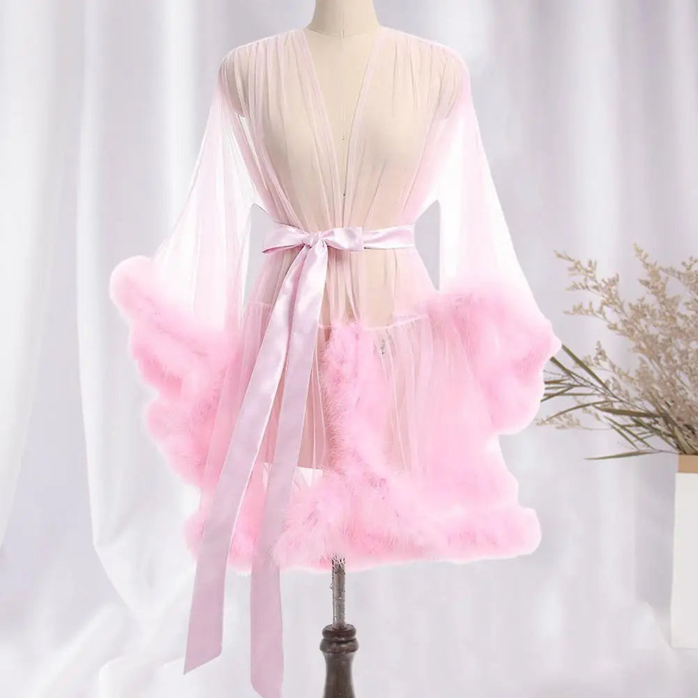 Damen Kleid aus transparentem Tüll mit Federsaum und Satinband