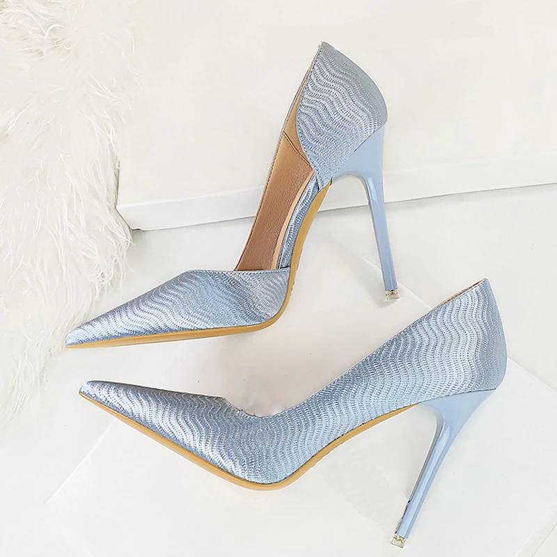 W&W Mode | Looking At The Moon Stiletto