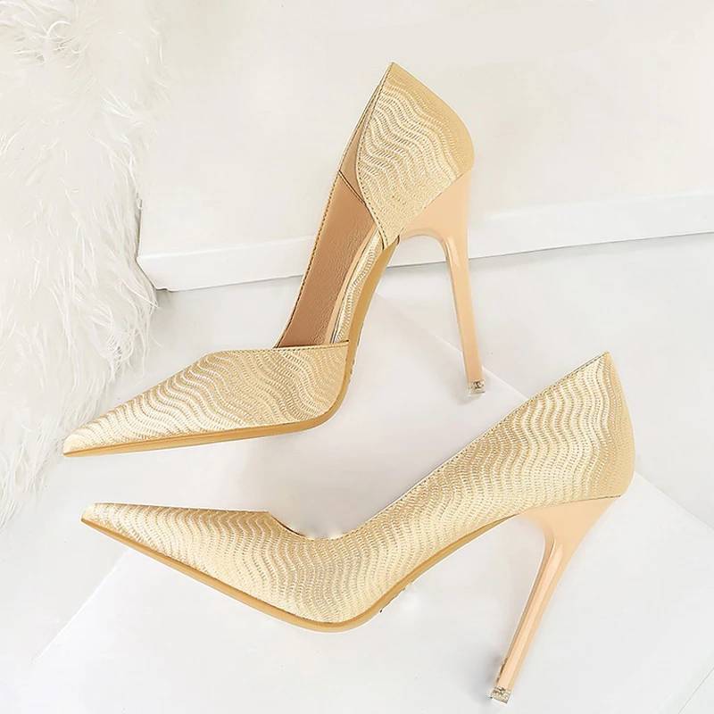 W&W Mode | Looking At The Moon Stiletto