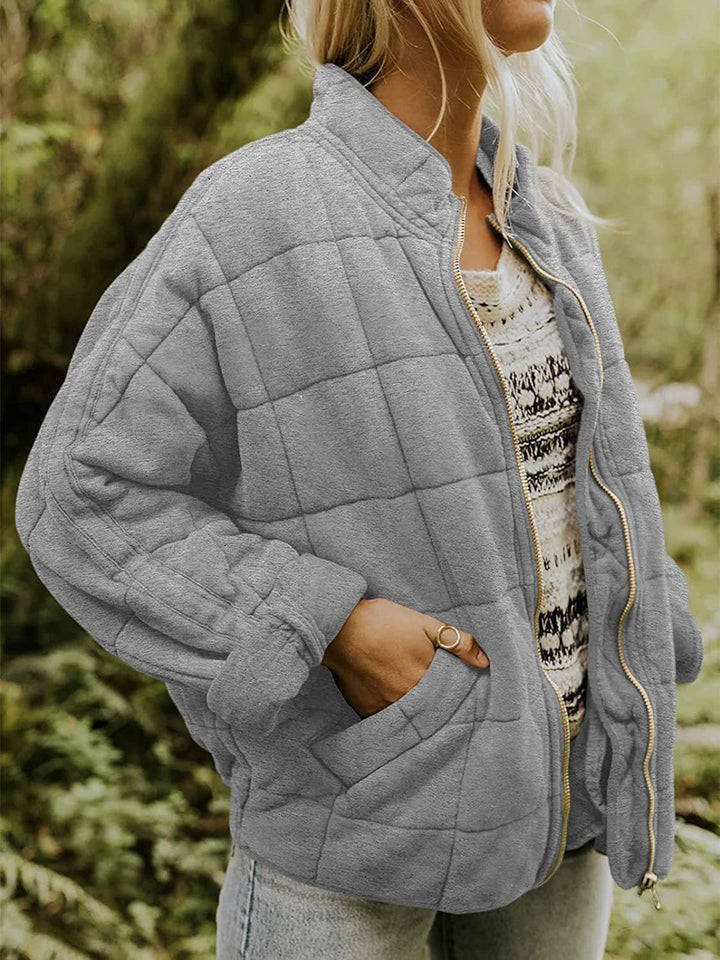 Damen-Steppjacke mit tailliertem Schnitt und praktischen Taschen