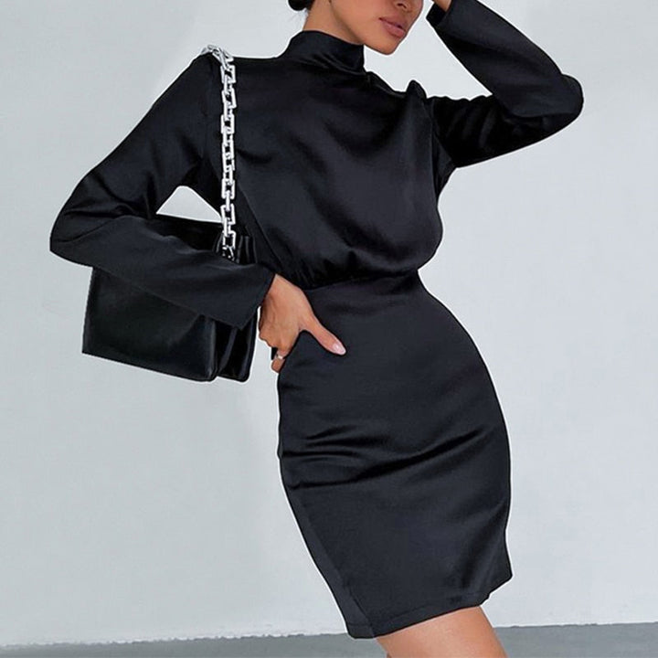 W&W Mode | Elegantes Rollkragenkleid mit Raffung