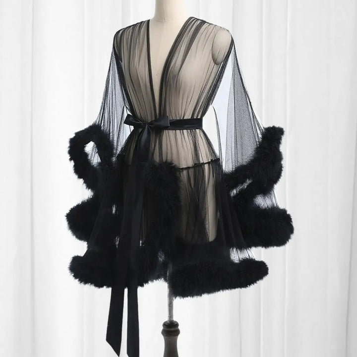 Damen Kleid aus transparentem Tüll mit Federsaum und Satinband