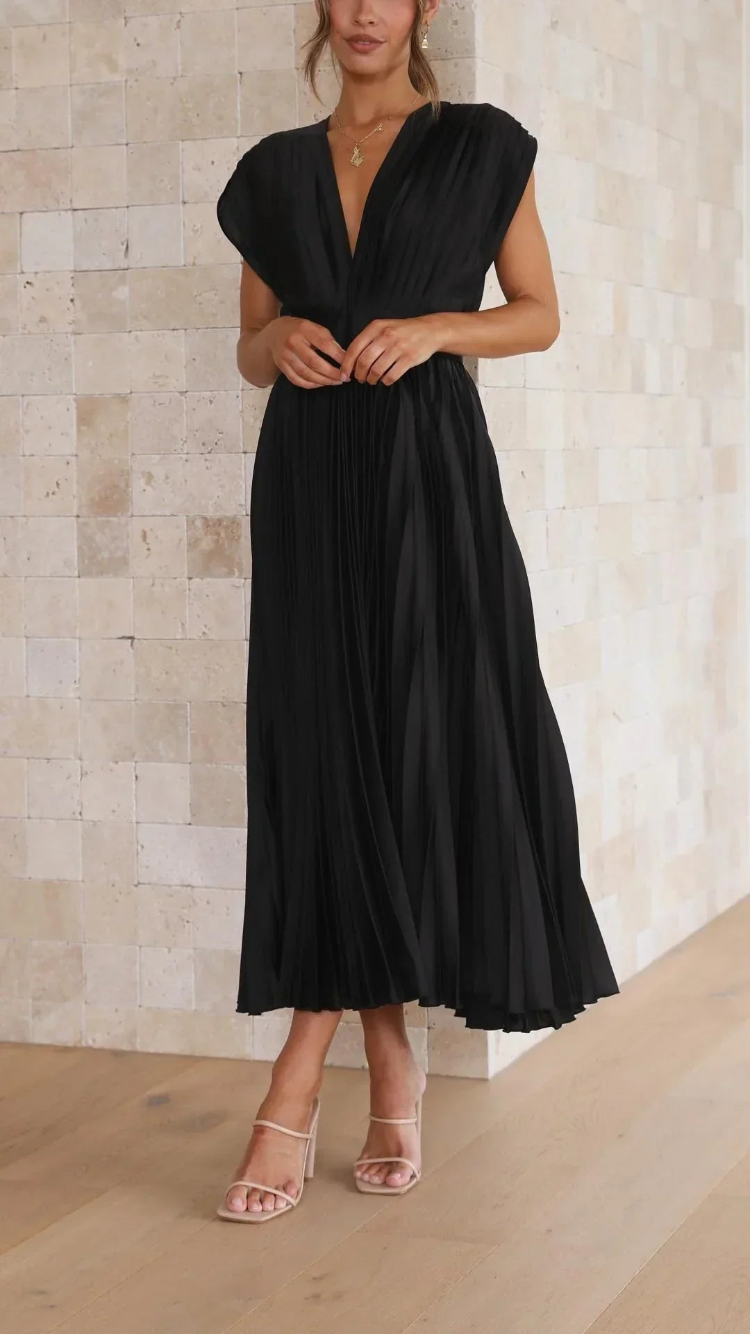 W&W Mode | Kleid mit V Ausschnitt und Rückenkrawatte