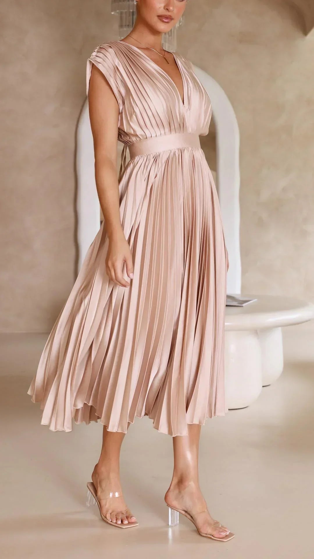 W&W Mode Plissiertes Kleid | Elegantes Mido Damenkleid mit V-Ausschnitt und Rückenbindung