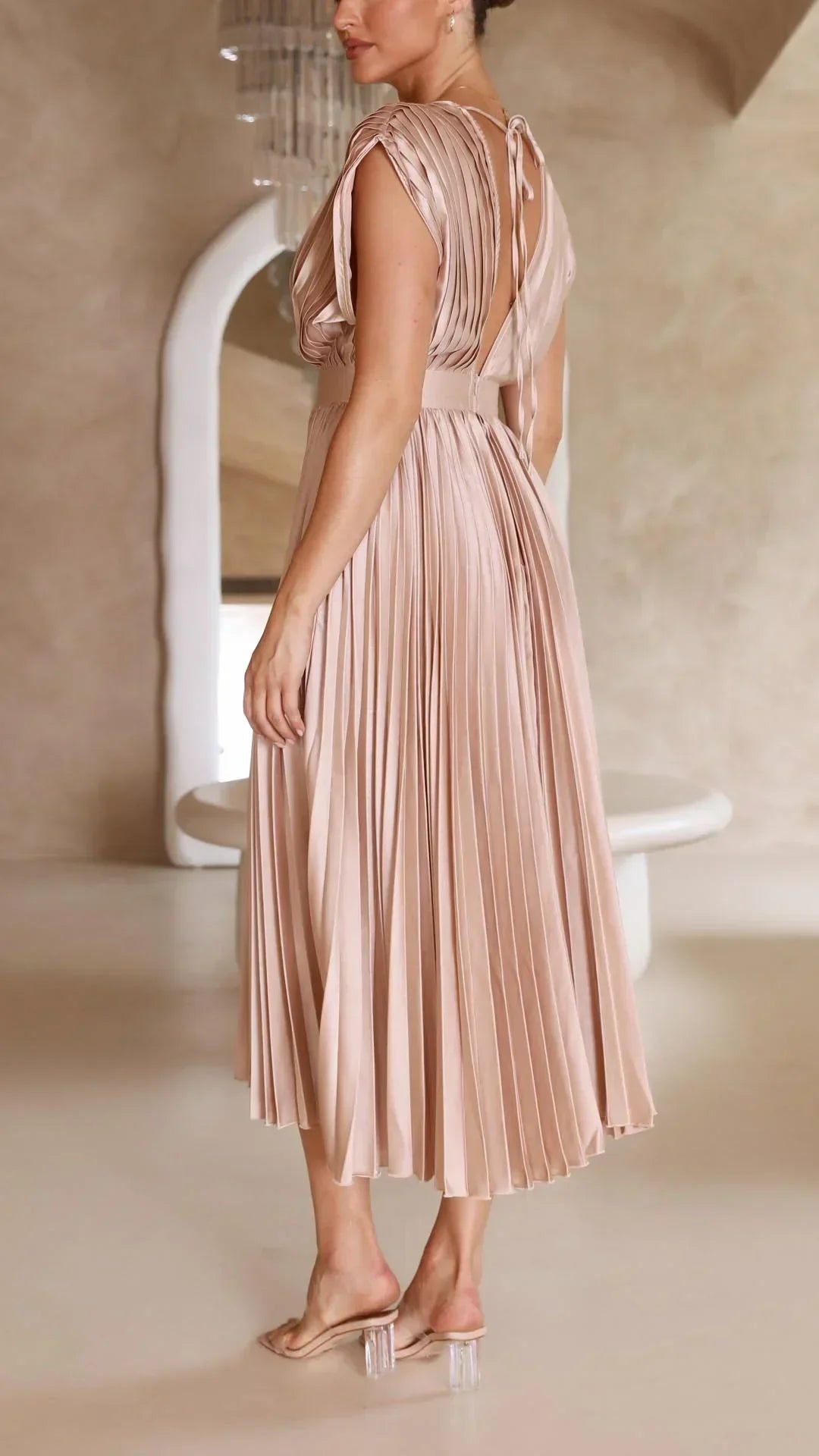 W&W Mode Plissiertes Kleid | Elegantes Mido Damenkleid mit V-Ausschnitt und Rückenbindung